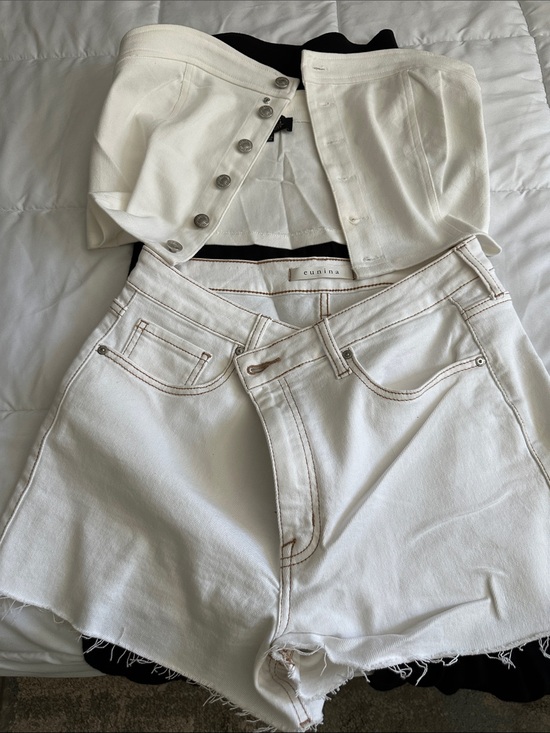 Flying Tomato Pants - Flying Tomato White High-Rise Frayed Hem Denim Shorts